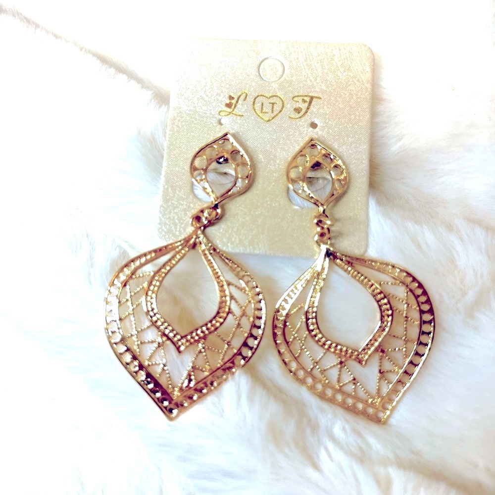 Gold Tone Drop Leaf Earrings Brand NWT